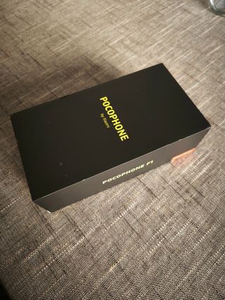 Pocophone F1 6GB+128 (Armoured Edition)