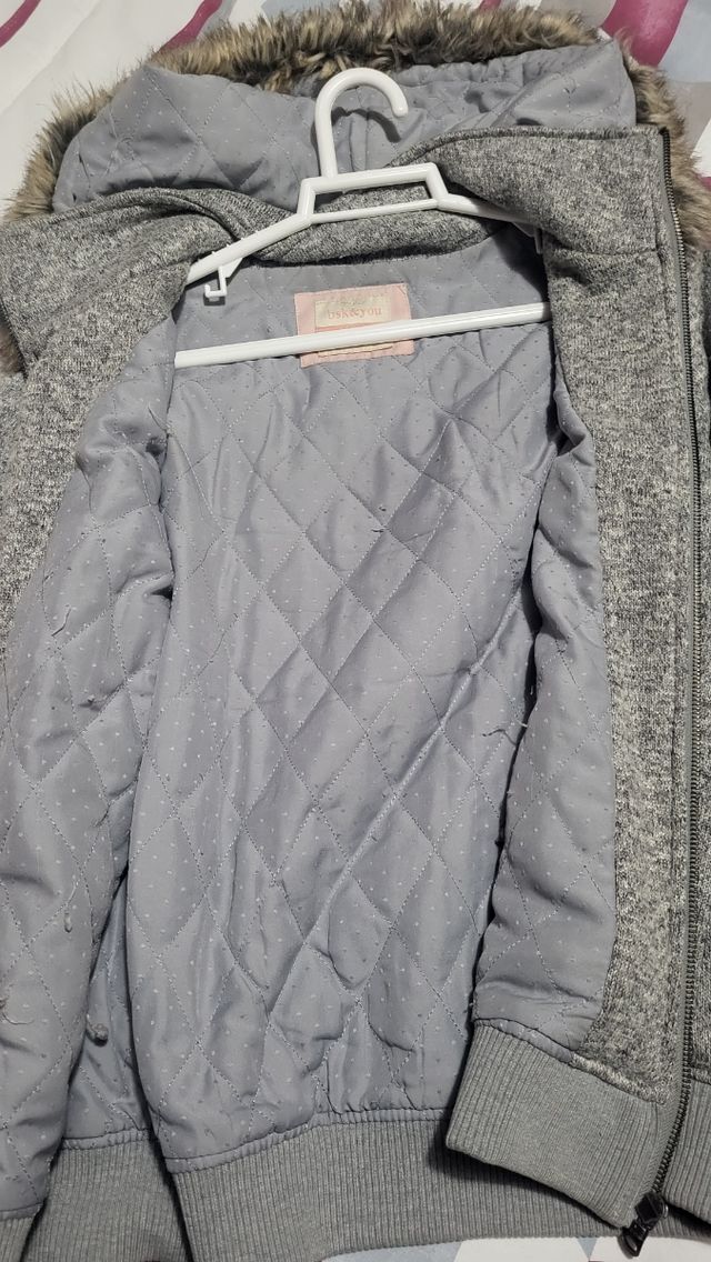 Chaqueta con capucha