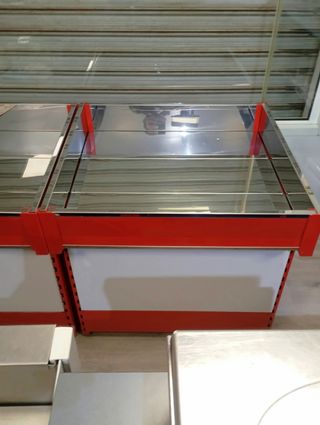 Muebles de frutería y balanza como nuevo