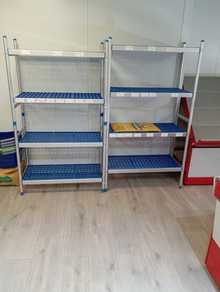 Muebles de frutería y balanza como nuevo