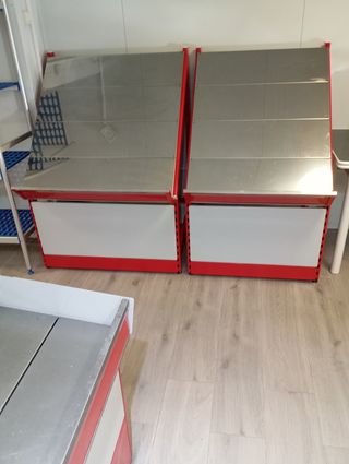 Muebles de frutería y balanza como nuevo