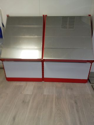 Muebles de frutería y balanza como nuevo