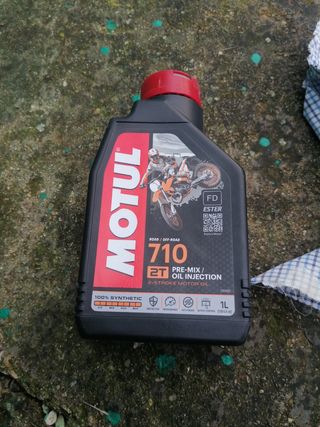 Olio motul 710 2t