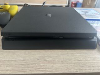 Playstation 4 slim