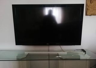 Televisión LG con soporte