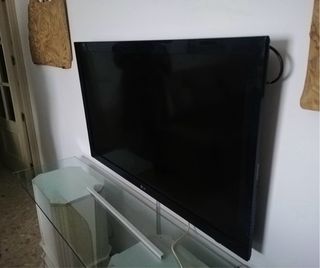 Televisión LG con soporte