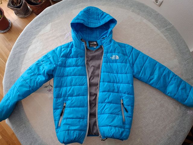 Anorak. Talla XS, o 16a.