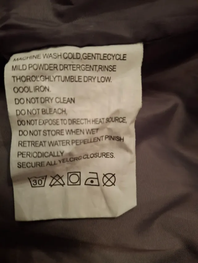 Anorak. Talla XS, o 16a.