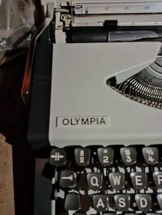 Maquina de escribir Olympia Traveller