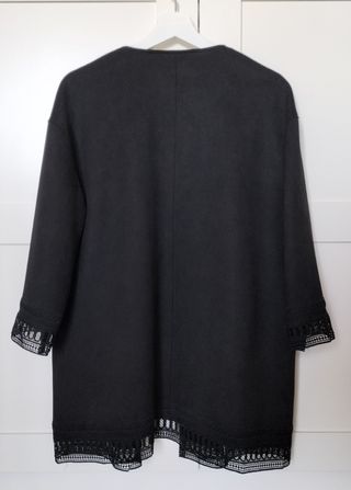 Abrigo, chaqueta antelina, de Zara.
