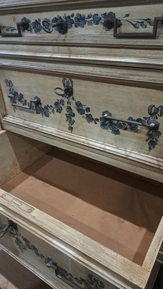 Cómoda de madera y mármol