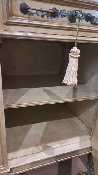 Cómoda de madera y mármol