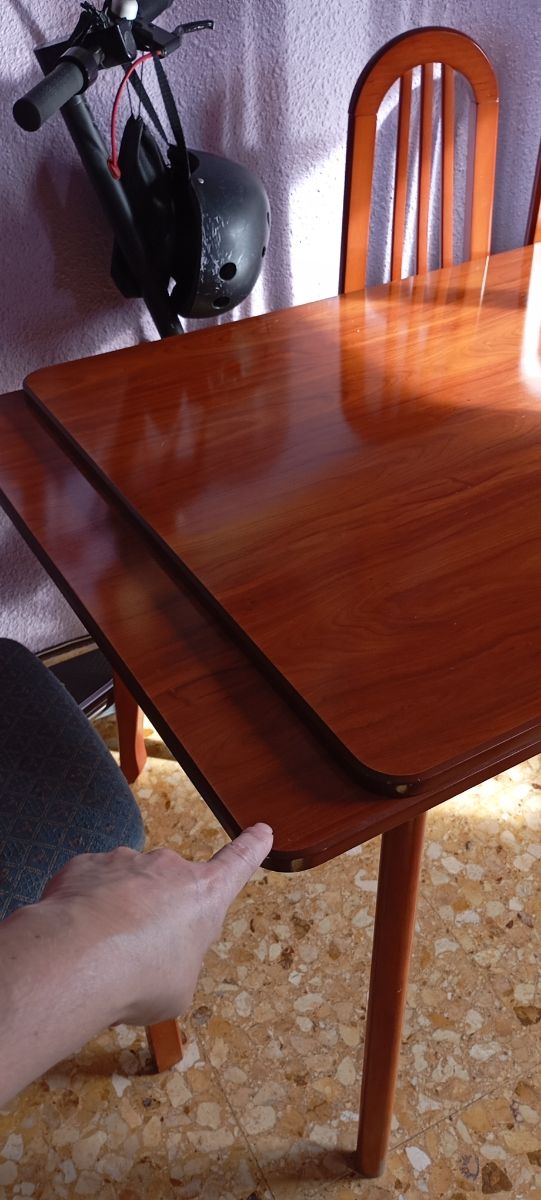 Mesa y sillas comedor