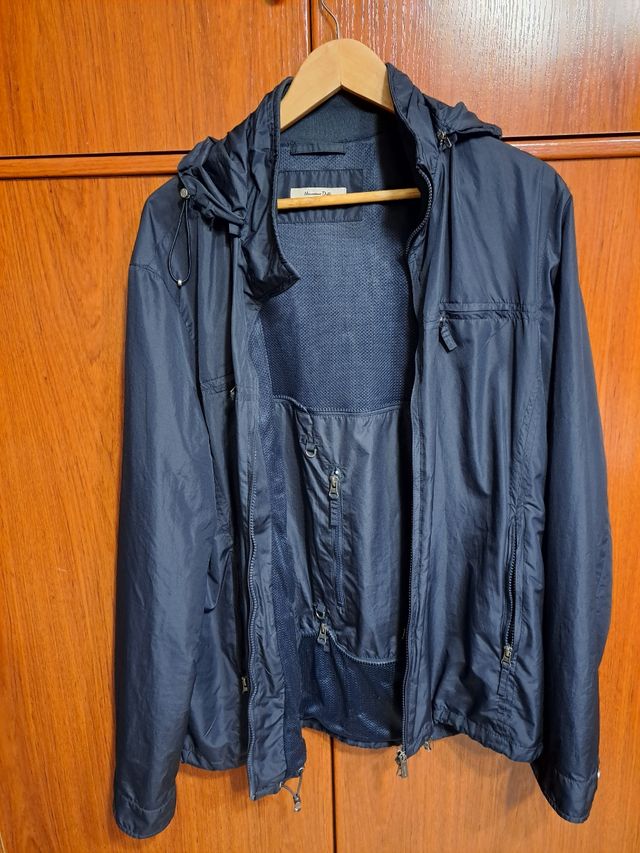 Chubasquero  de hombre con capucha