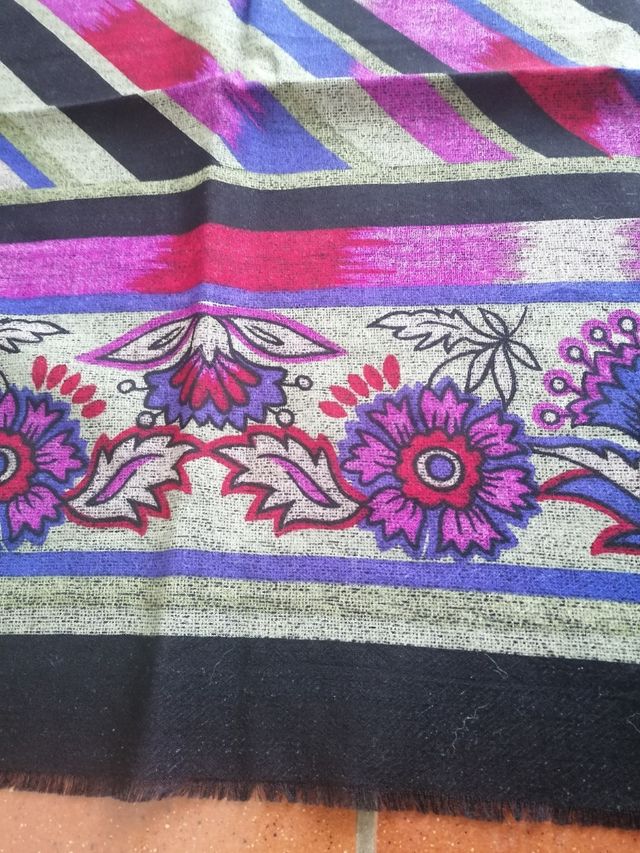 Grande foulard/scialle in tessuto lana