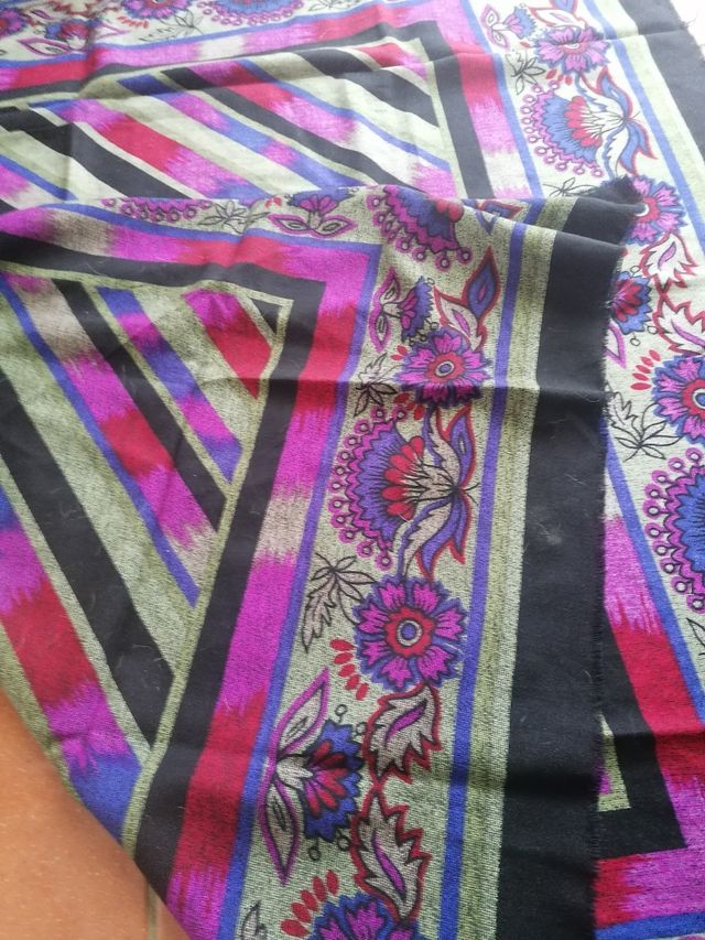 Grande foulard/scialle in tessuto lana