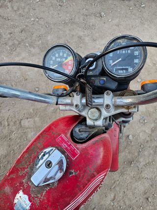SE VENDE MOTO  CAGIVA 125 SST  1300€