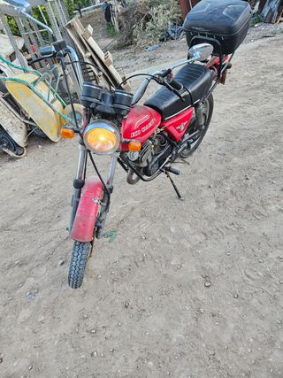 SE VENDE MOTO  CAGIVA 125 SST  1300€