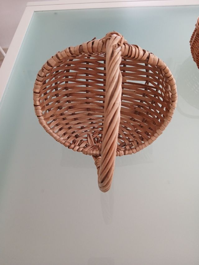 CESTA DE MIMBRE. OFERTA