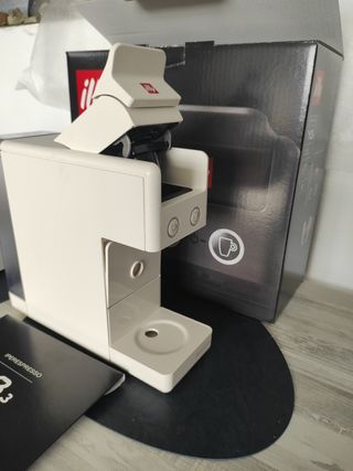 SUPER OFERTA!CAFETERA ILLY IPERESPRESSO Y3.3 NUEVA
