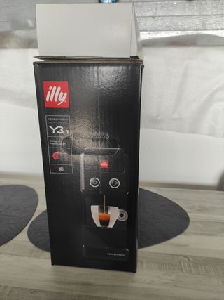 SUPER OFERTA!CAFETERA ILLY IPERESPRESSO Y3.3 NUEVA