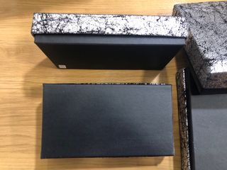 Cajas regalo o almacenaje tela plateada