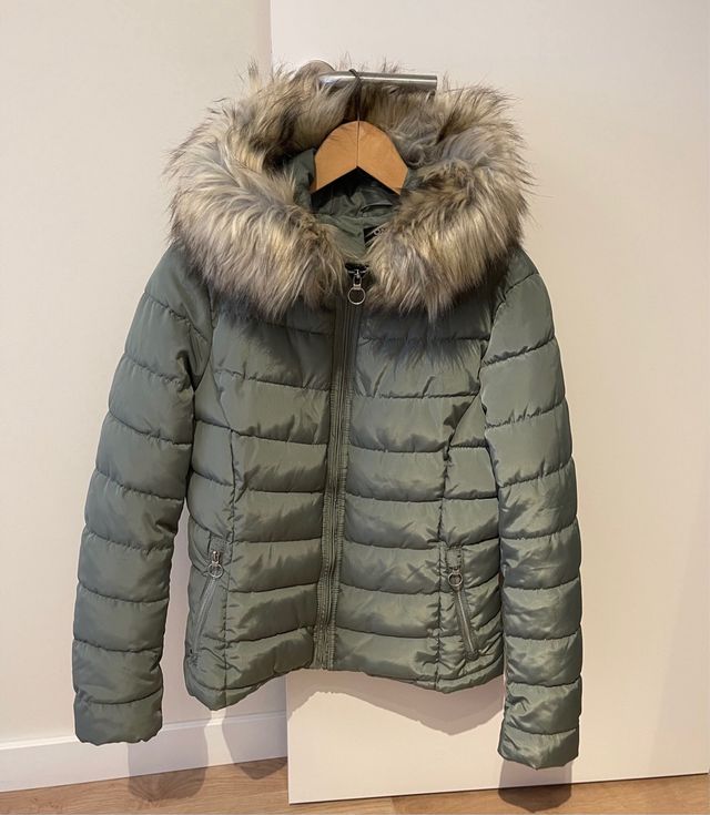 Plumifero mujer capucha