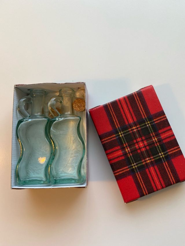 Juego de aceitera y vinagrera de cristal