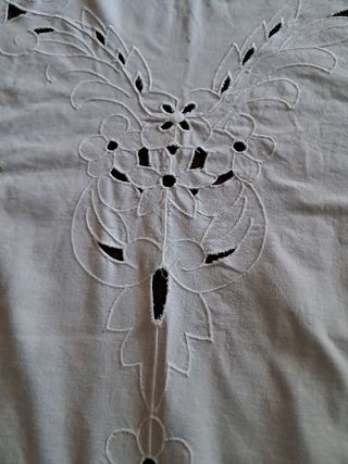 Tovaglia bianca con 12 tovaglioli