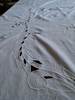 Tovaglia bianca con 12 tovaglioli