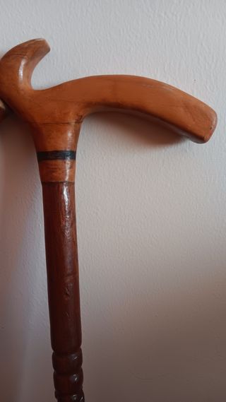 2 BASTONES DE MADERA HECHOS A MANO