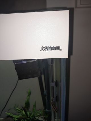 Acuario con mesa aquael 125 litros