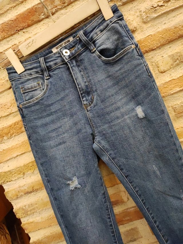 Pantalón vaquero pitillo Push up rotos
