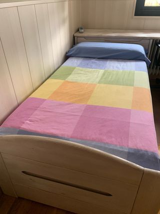 Cama de 90 de madera con estanterias