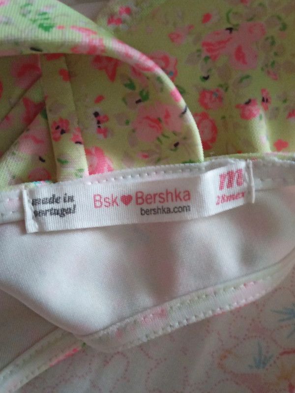 Vestido floral de Bershka