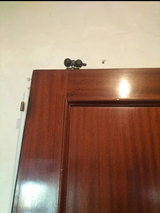 Puerta maciza corredera, con guia y tapeta