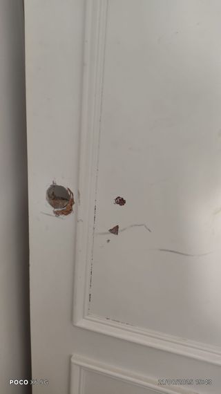 Puerta maciza corredera, con guia y tapeta