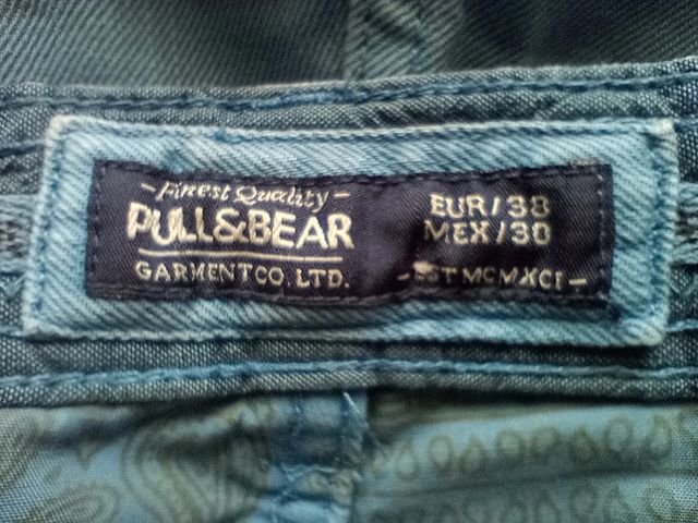 Pantalón corto con cinturón de pull & bear