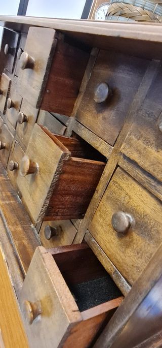 Mueble de boticario o especiero en madera de teca