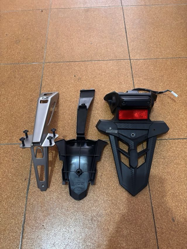 Portamatriculas Hornet 750