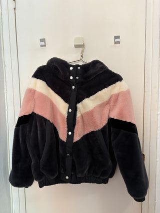 Cazadora bomber con capucha