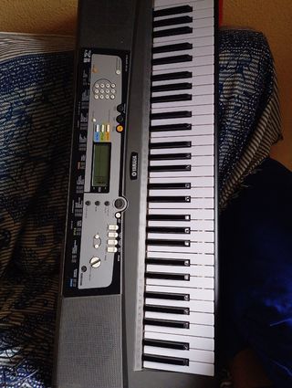 Teclado Yamaha ez 200