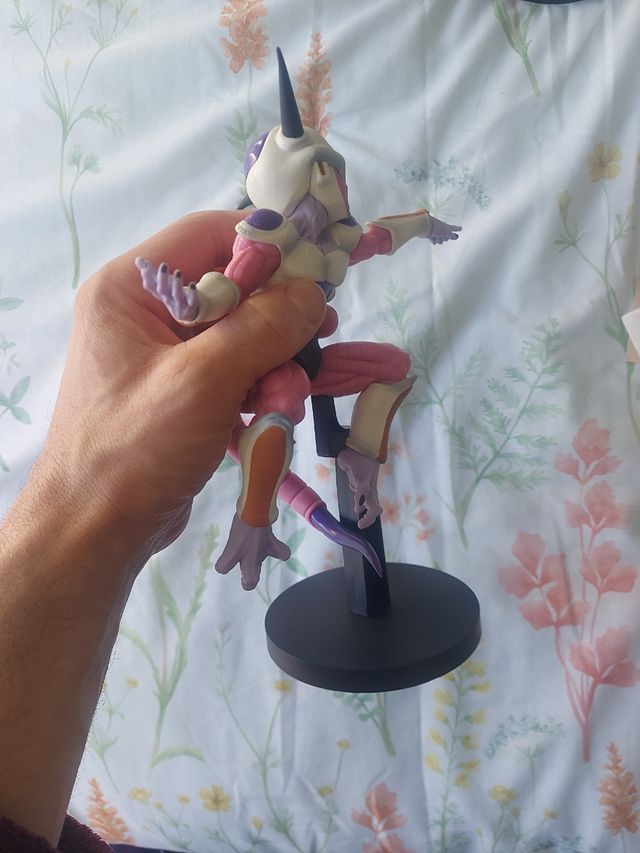 FREZZER BANDAI COMO NUEVA