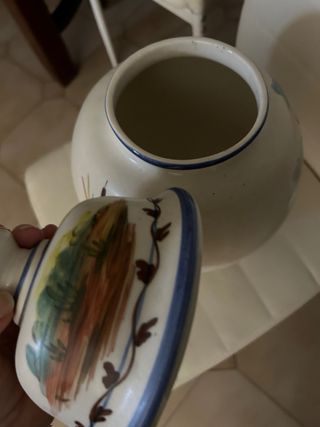 anfora con coperchio