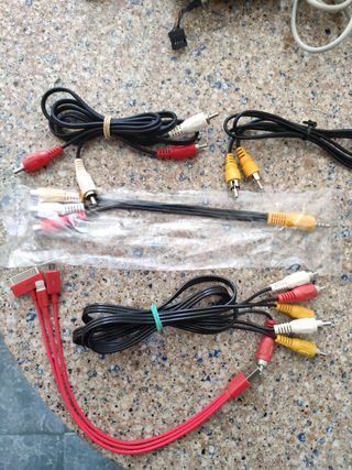 36 cables varios,pc, ps1,iphone,transformadores