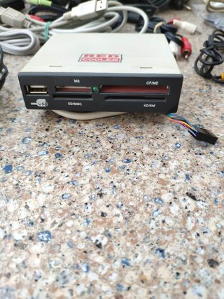 36 cables varios,pc, ps1,iphone,transformadores