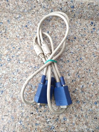 36 cables varios,pc, ps1,iphone,transformadores