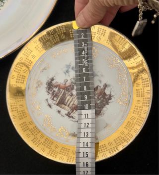 Antichi piatti in porcellana