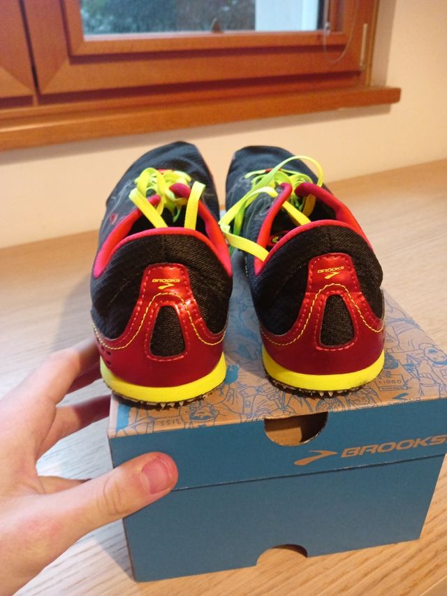 Scarpe chiodate per atletica leggera 