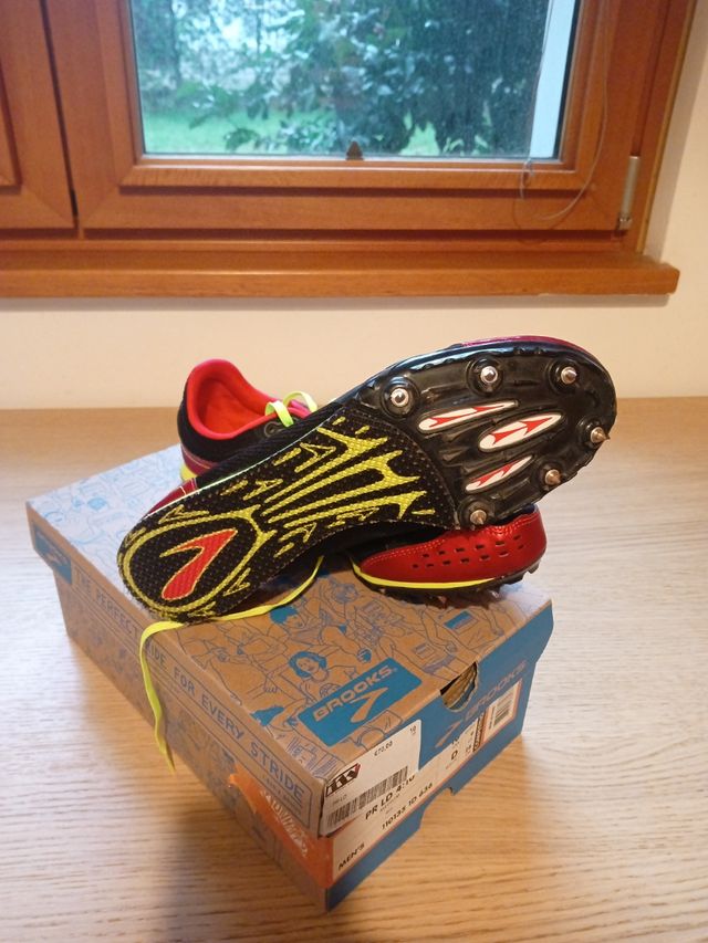 Scarpe chiodate per atletica leggera 